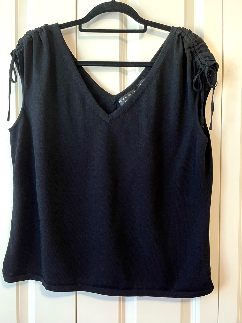 2X sleeveless black top